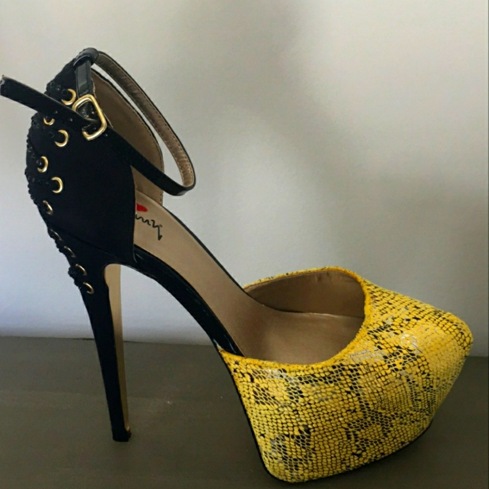 Yellow Snake Print platform Pump